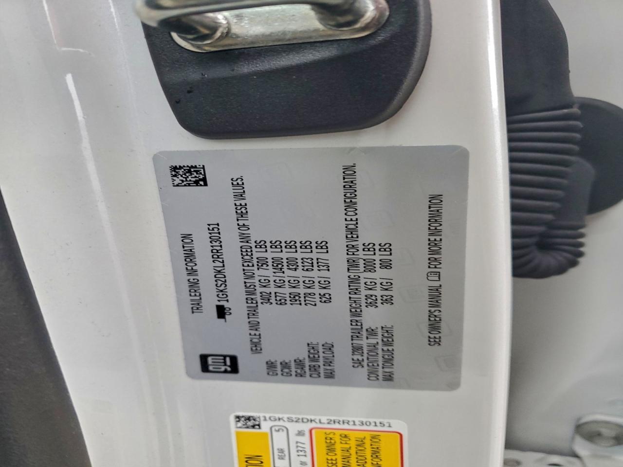 GMC Yukon Denali Image 8