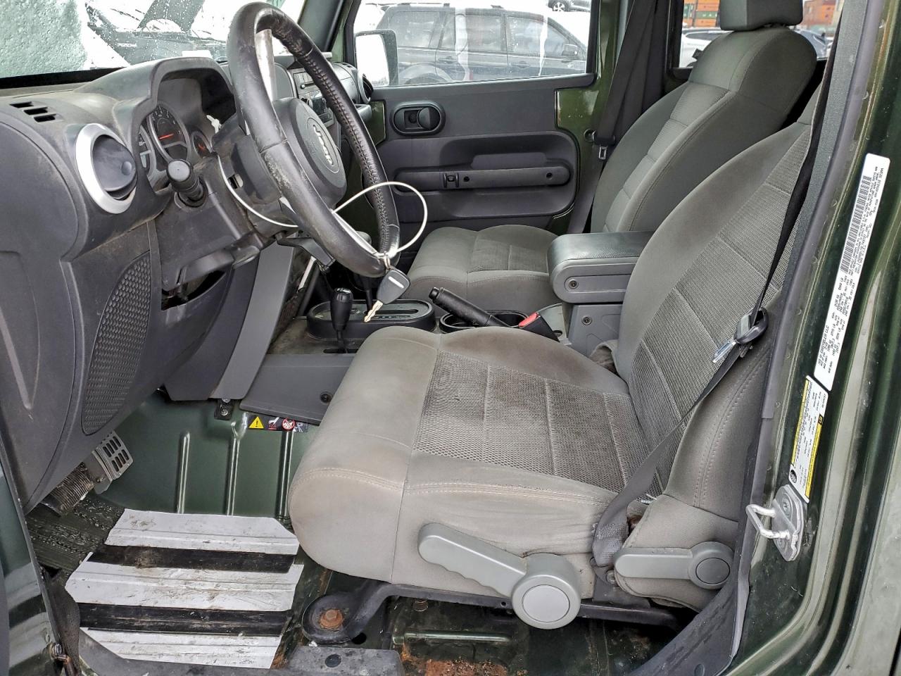 Jeep Wrangler Sahara Image 6