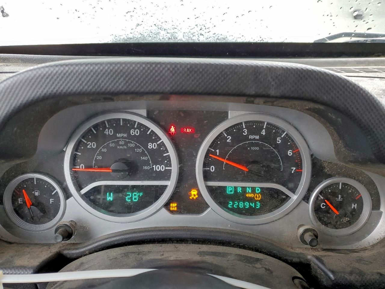 Jeep Wrangler Sahara Image 10