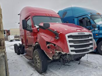 Salvage Freightliner Cascadia 1