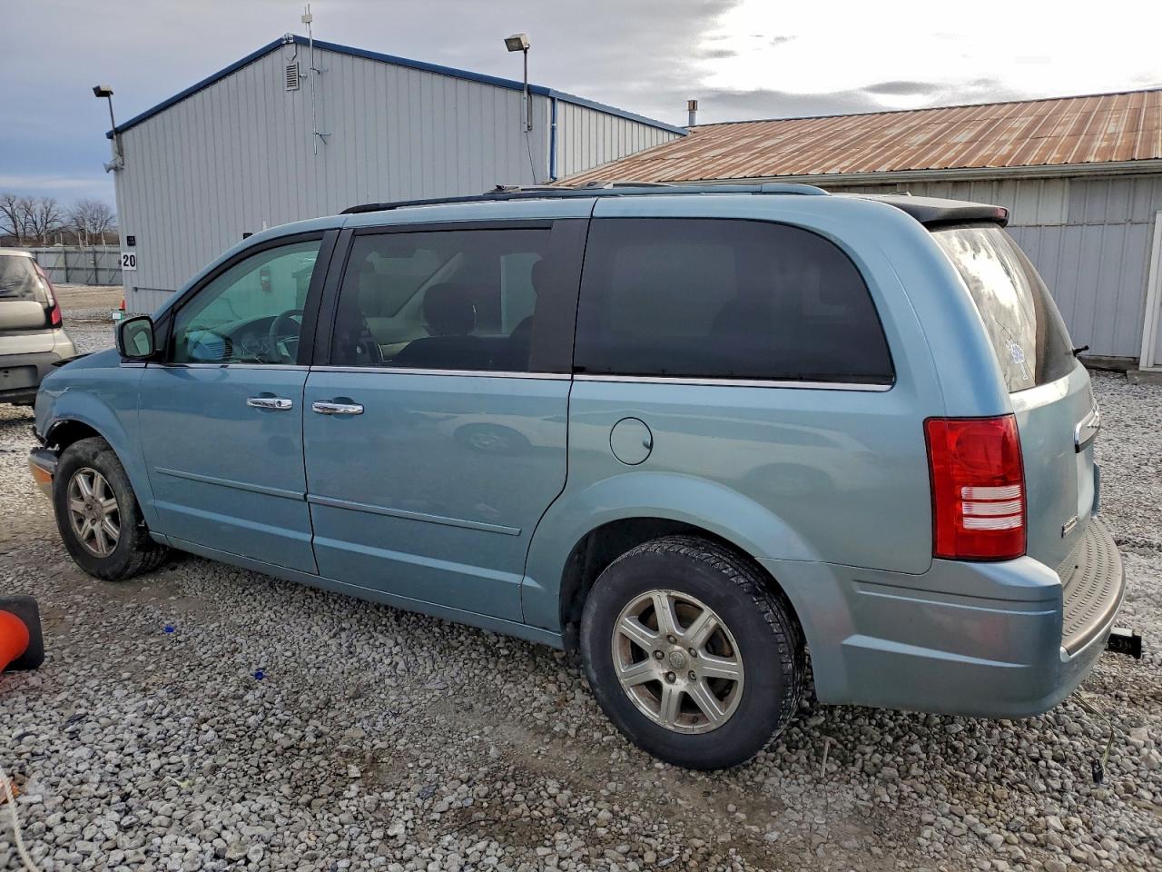 Chrysler Minivan Touring Image 11