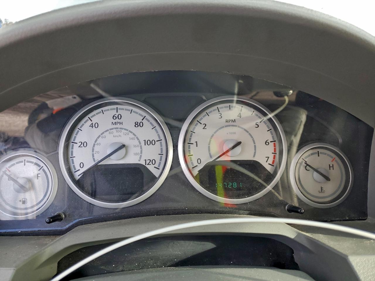 Chrysler Minivan Touring Image 8