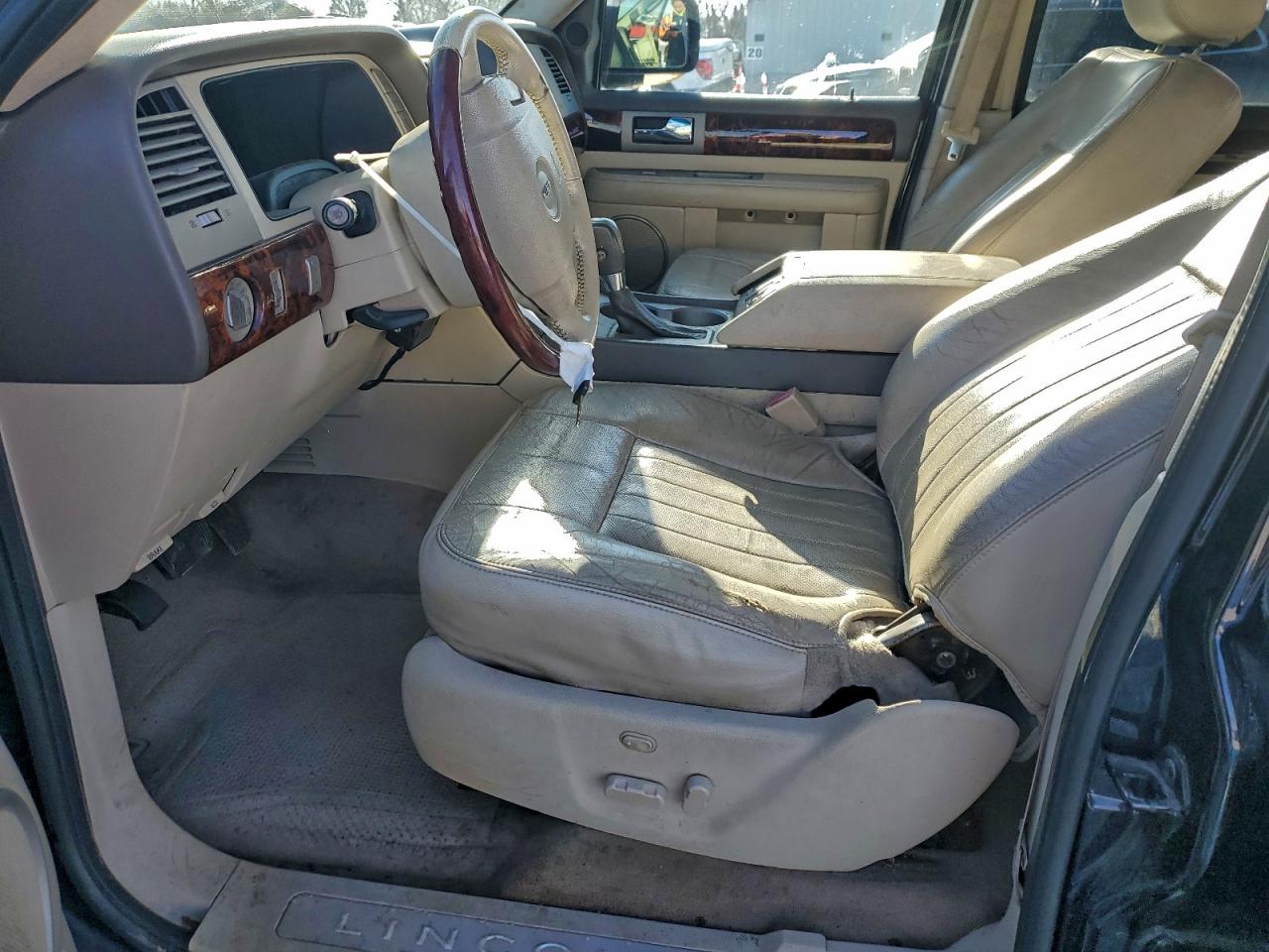 Lincoln Navigator Image 6