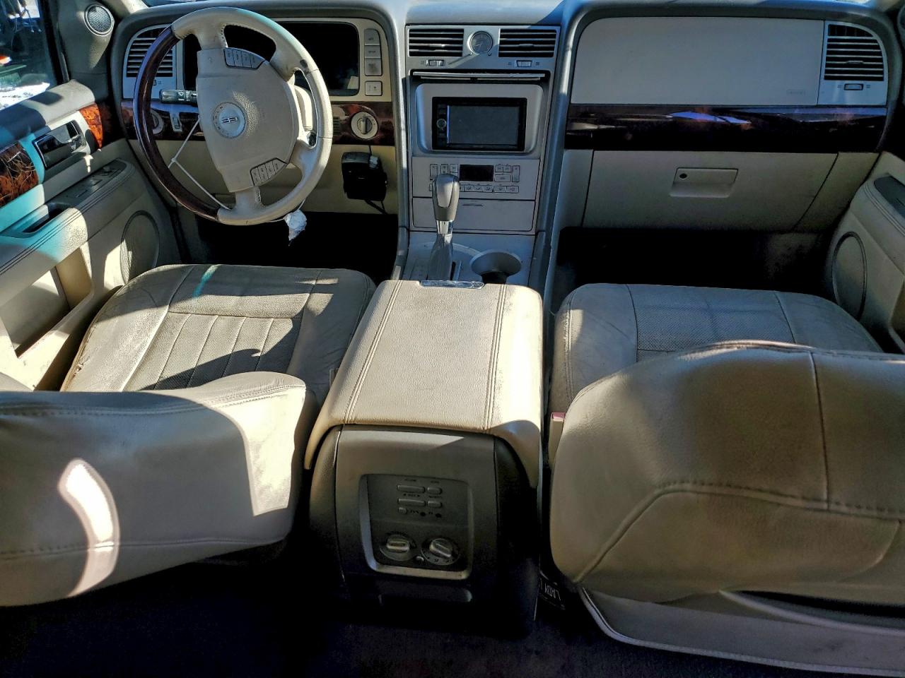 Lincoln Navigator Image 4