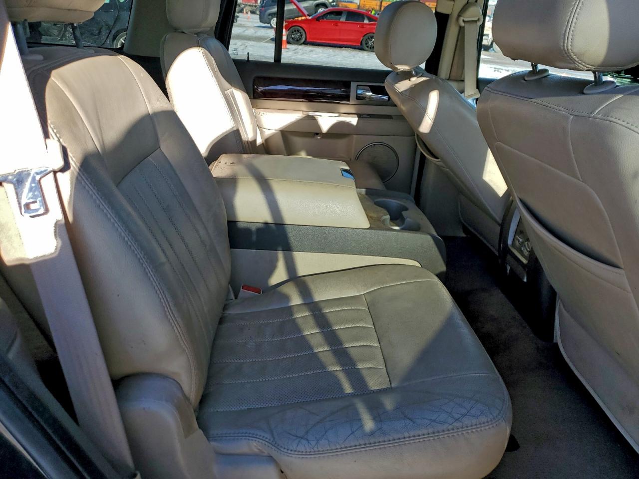 Lincoln Navigator Image 12