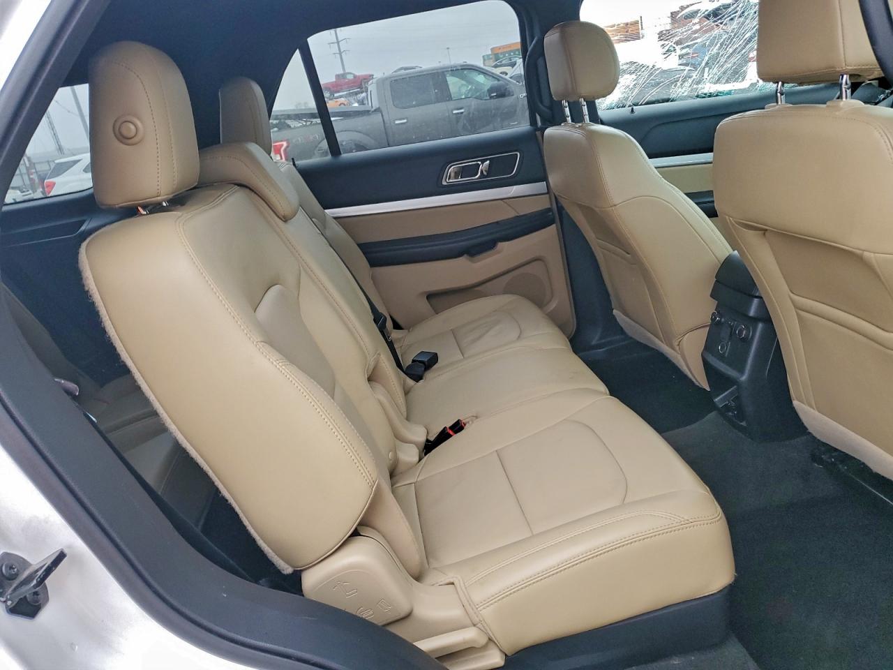 Ford Explorer Xlt Image 3