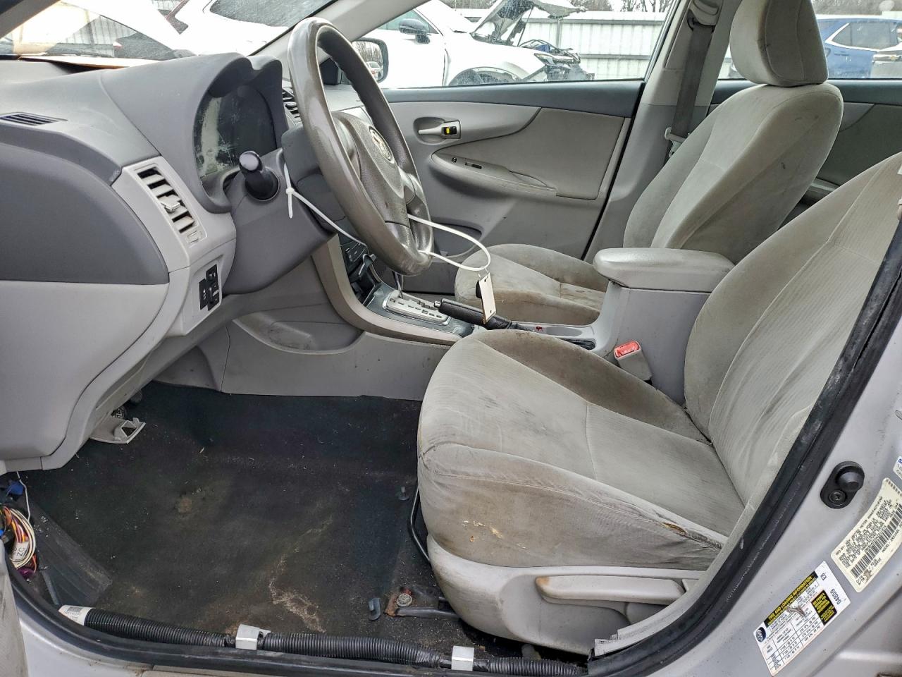 Toyota Corolla Base Image 4