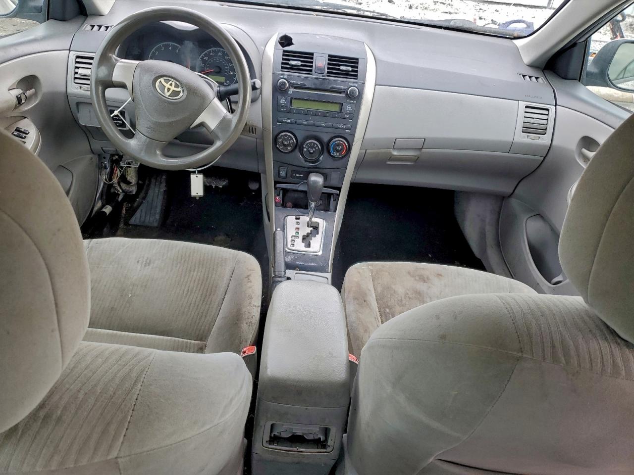 Toyota Corolla Base Image 10