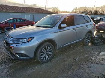  Salvage Mitsubishi Outlander