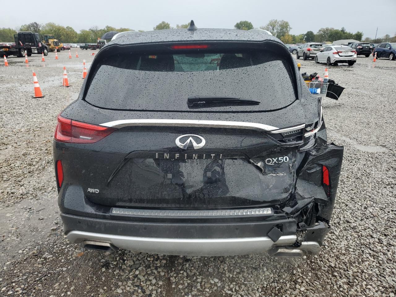 INFINITI Qx Essential Image 11