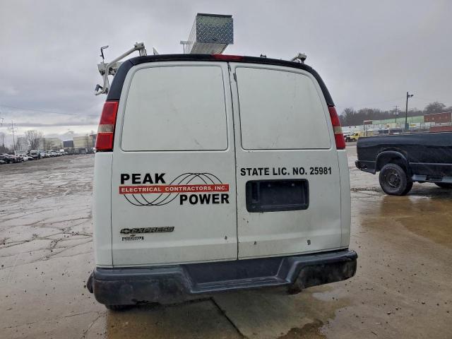 Chevrolet Express Image 2