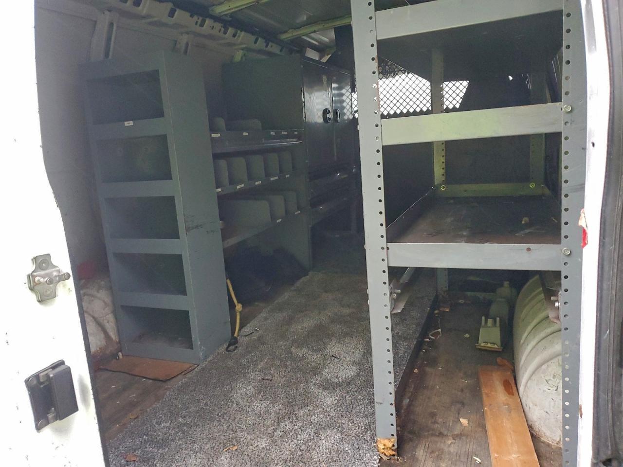 Chevrolet Express Image 3