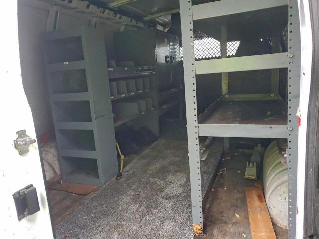 Chevrolet Express Image 3