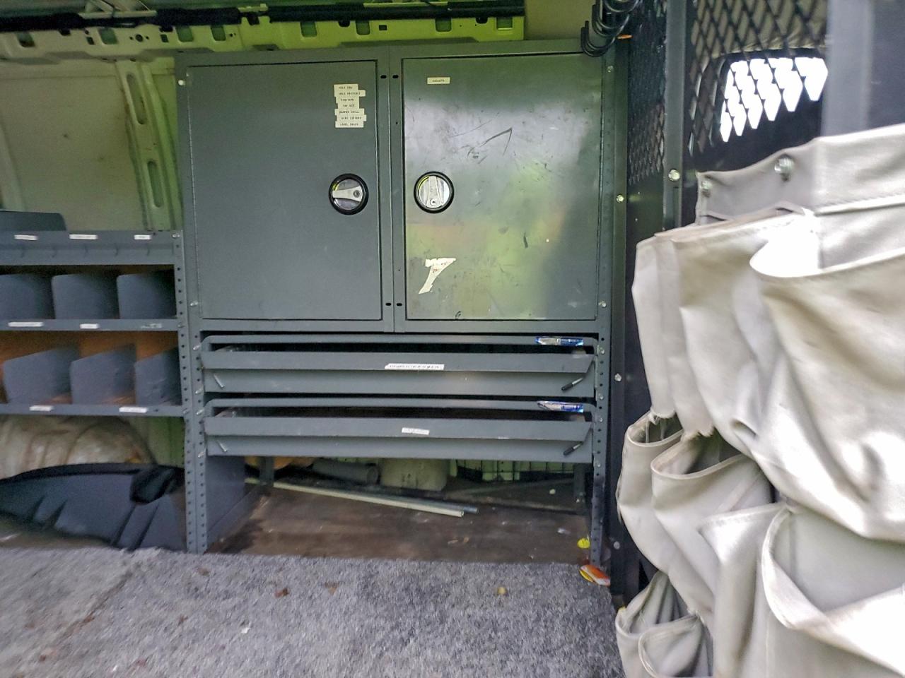 Chevrolet Express Image 11