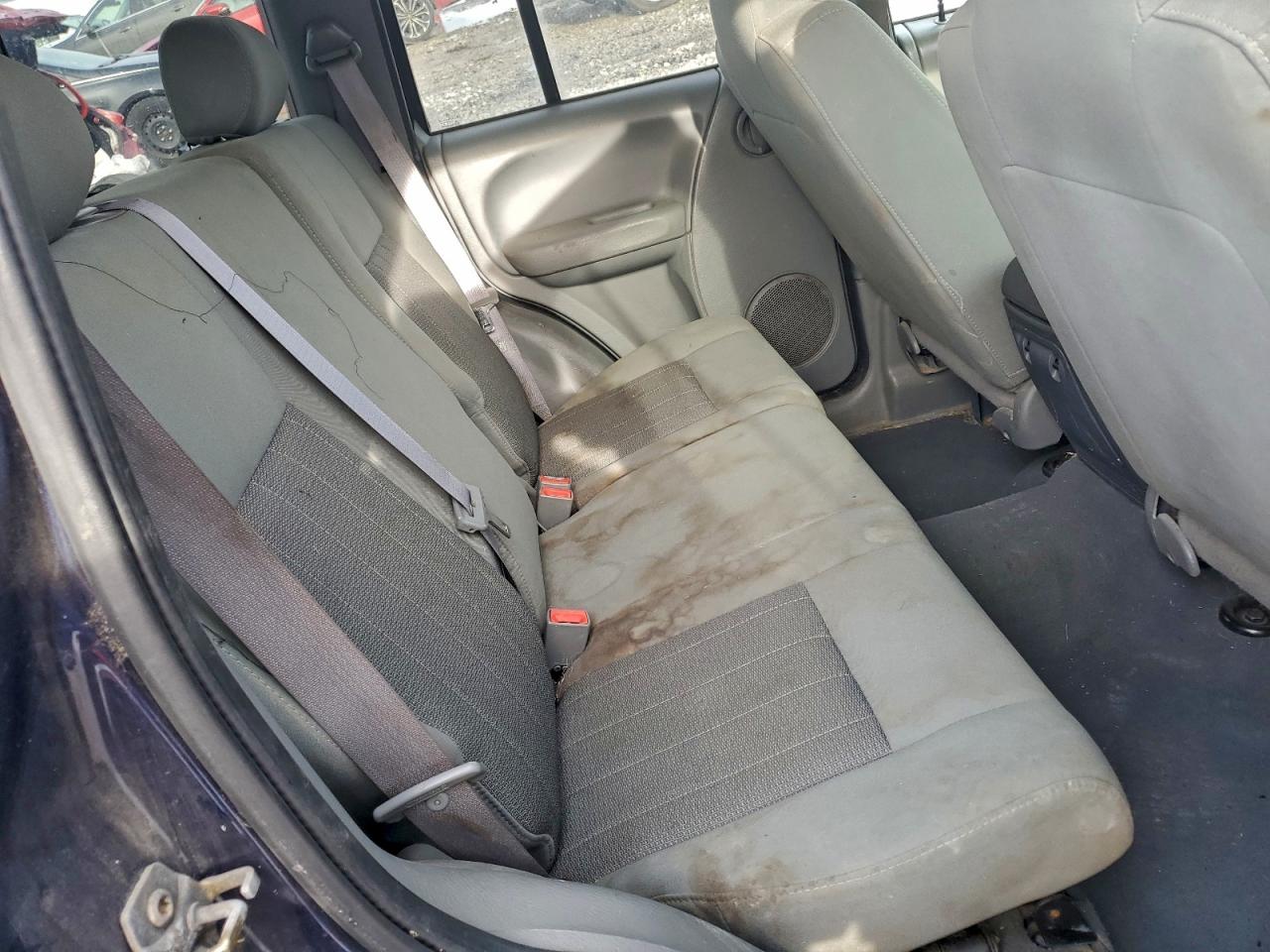 Jeep Liberty Sport Image 8