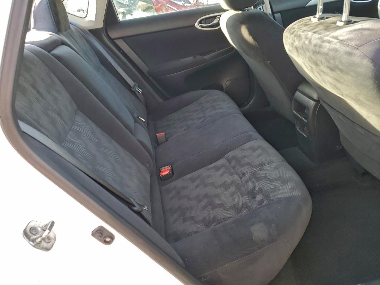 Nissan Sentra S Image 12